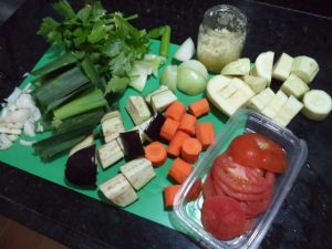 Figura 1- Cebola, tomate, abobrinha, berinjela, cenoura, alho, salsão e alho poró. 